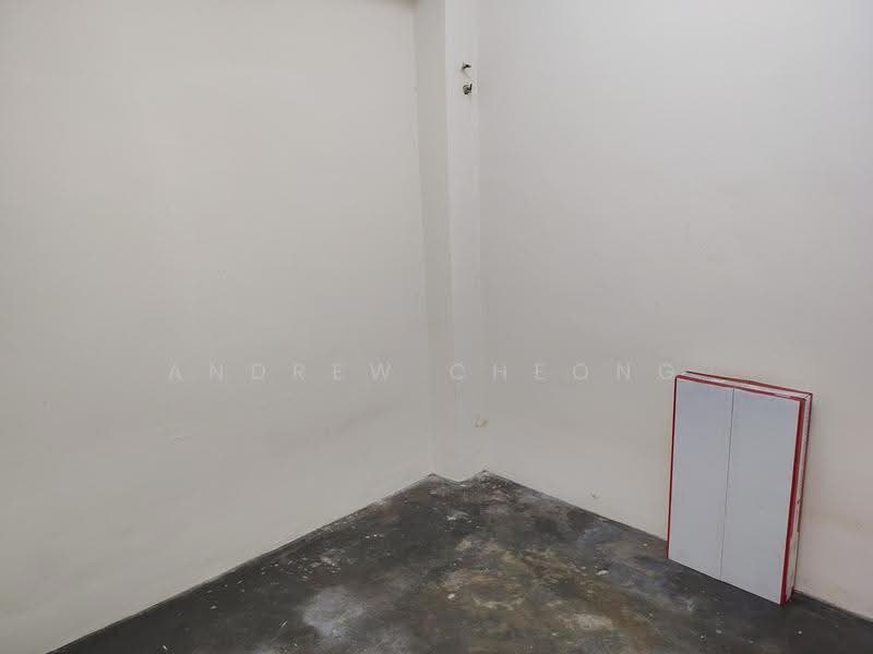 Shop for Sale in Pusat Bandar Putra Permai (Seri Kembangan) - Andrew Cheong - Interior - PropertyGuru.com.my