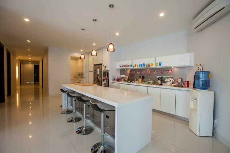 For Sale - Gurney Paragon