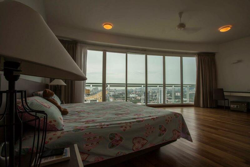 For Sale - Gurney Paragon