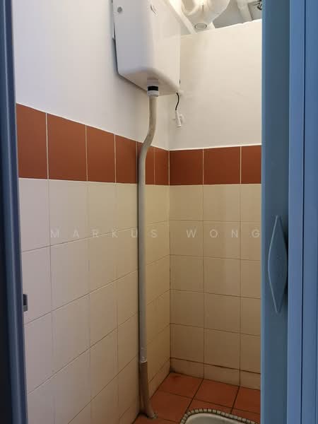 Pangsapuri untuk Disewa di Apartment Sri Rakyat - Markus Wong - Bathroom - PropertyGuru.com.my