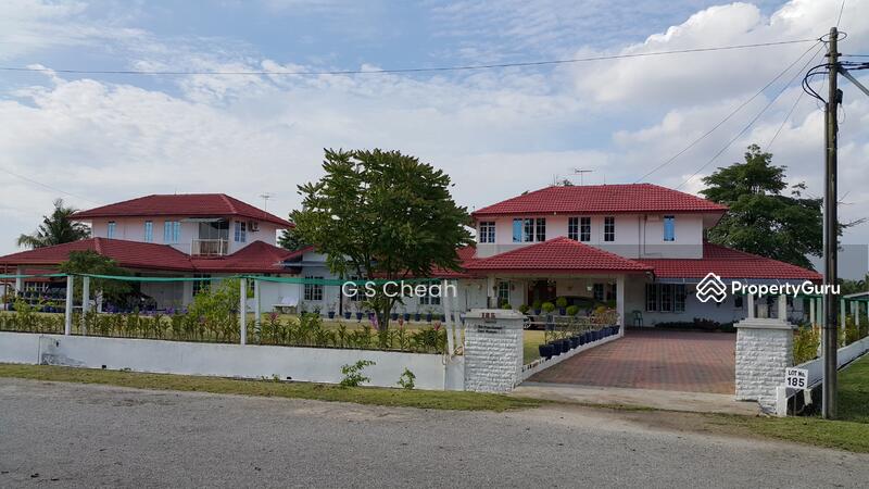 Staffield Resort Bangalow Houses