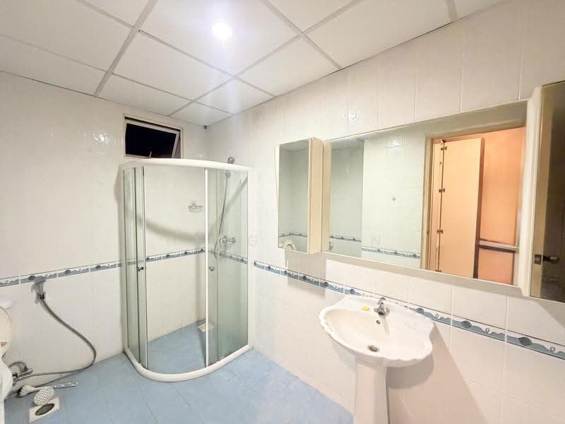 Kondominium untuk Disewa di Putra Marine Resort - Weng Sern - Bathroom - PropertyGuru.com.my
