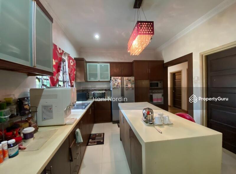 Untuk Dijual - Seksyen 7 Bandar Baru Bangi. Corner Semi-d, with Land