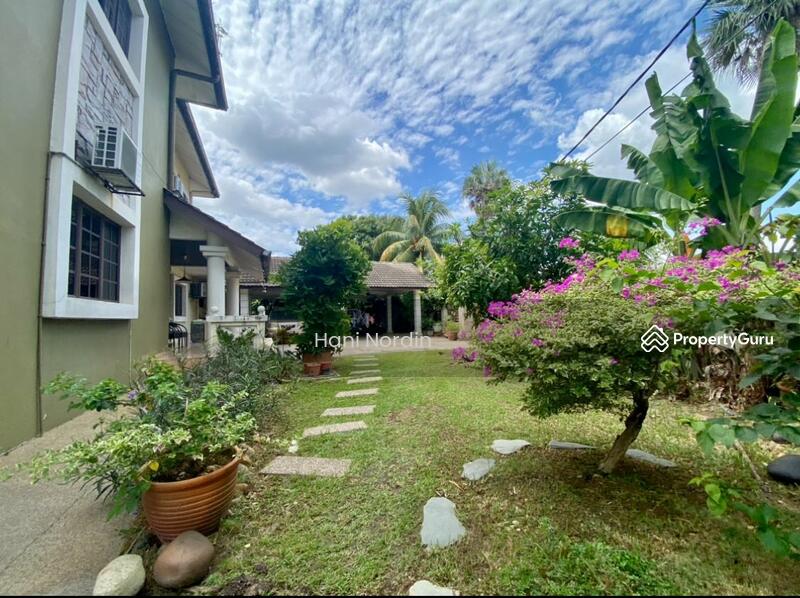 Untuk Dijual - Seksyen 7 Bandar Baru Bangi. Corner Semi-d, with Land