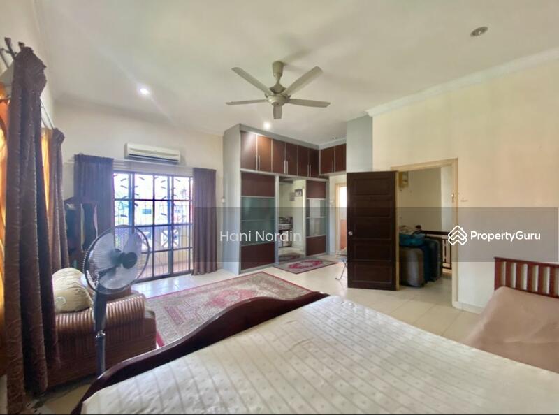 Untuk Dijual - Seksyen 7 Bandar Baru Bangi. Corner Semi-d, with Land