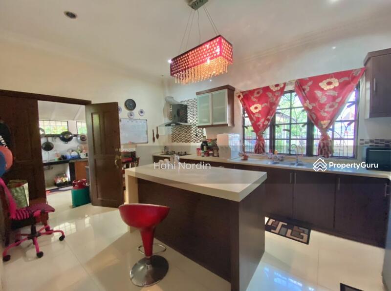 Untuk Dijual - Seksyen 7 Bandar Baru Bangi. Corner Semi-d, with Land
