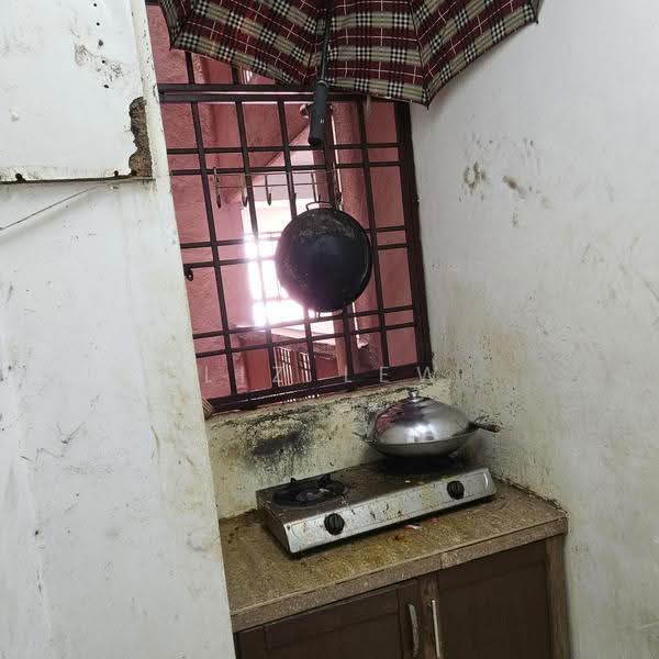 Kediaman Servis untuk Disewa di Pelangi Astana - Liz Lew - Kitchen - PropertyGuru.com.my