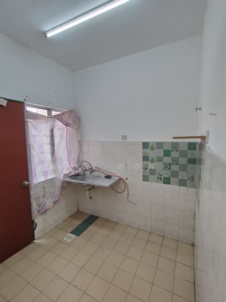 2-storey Terraced House for Rent in Bandar Putra Permai (Seri Kembangan) - Nick Wong - Kitchen - PropertyGuru.com.my