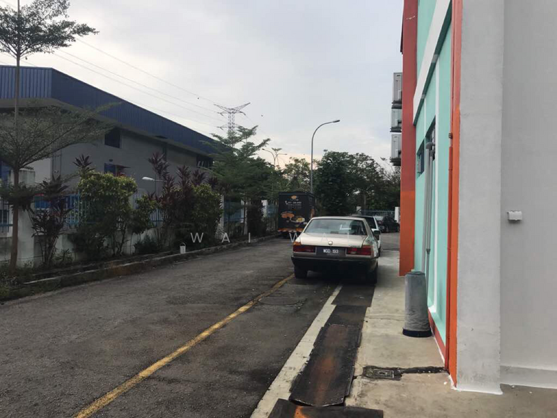 Untuk Dijual - Jalan Raya Tiga,Kawasan Perindustrian Seri Kembangan