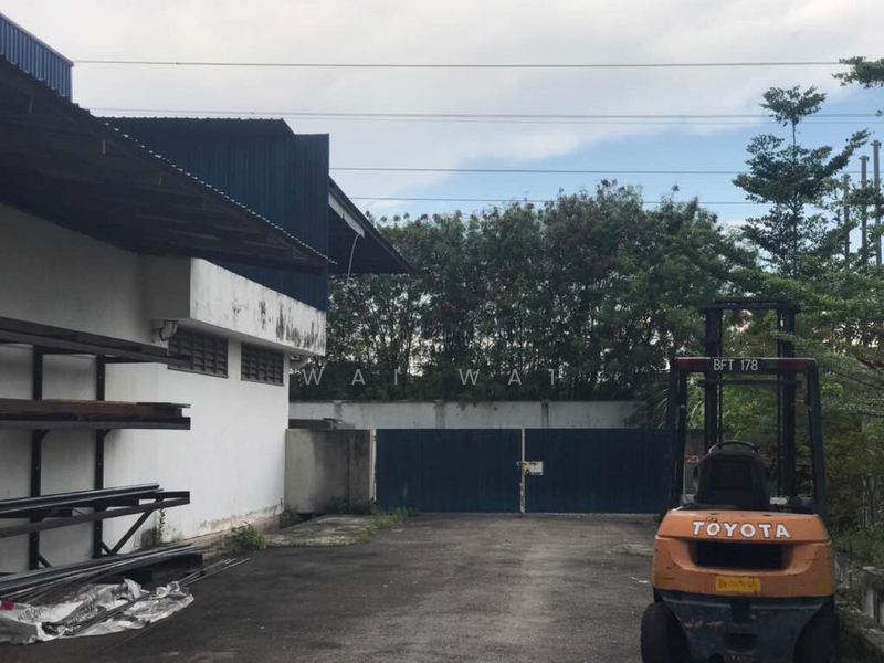Untuk Dijual - Jalan Raya Tiga,Kawasan Perindustrian Seri Kembangan