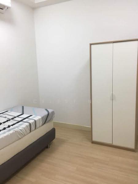 Kediaman Servis untuk Dijual di V Residence 3 @ Sunway Velocity - Celest Ng - Bedroom - PropertyGuru.com.my