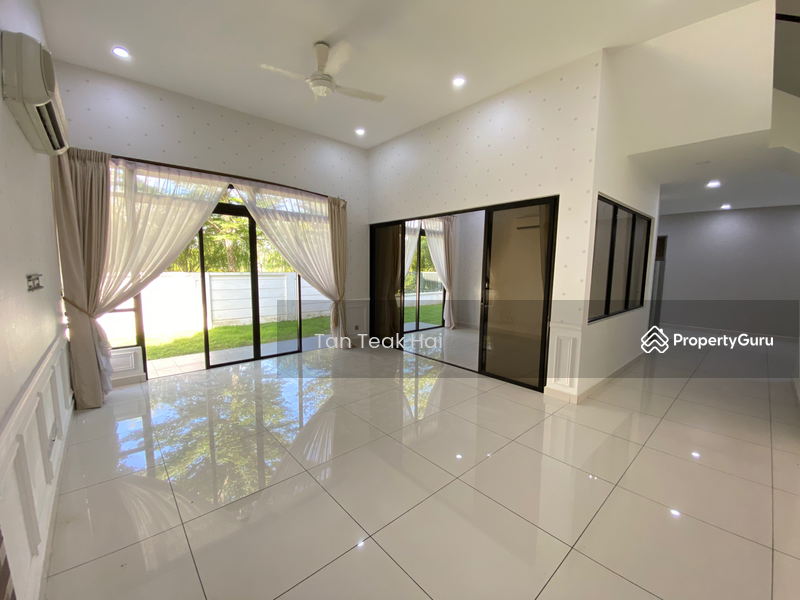 LIVING HALL
