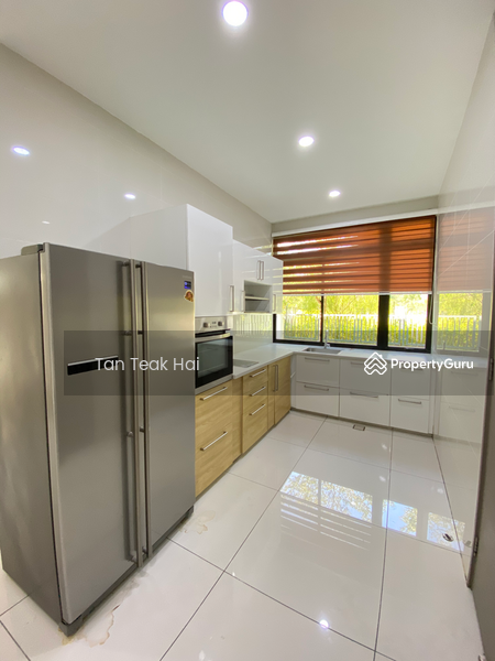 DRY KITCHEN