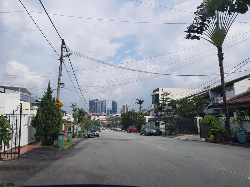 Untuk Disewa - Bangsar 2 sty house 22x75 4R+3B near Bangsar Village walking distance