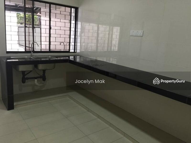 Untuk Disewa - Bangsar 2 sty house 22x75 4R+3B near Bangsar Village walking distance