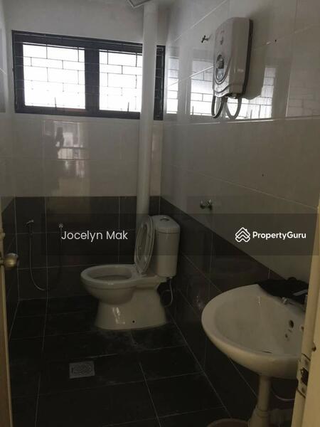 Untuk Disewa - Bangsar 2 sty house 22x75 4R+3B near Bangsar Village walking distance