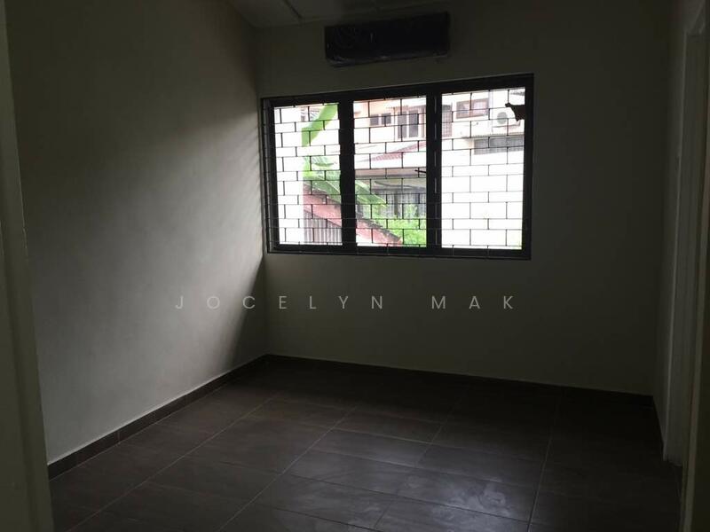 Untuk Disewa - Bangsar 2 sty house 22x75 4R+3B near Bangsar Village walking distance