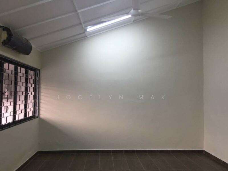 Untuk Disewa - Bangsar 2 sty house 22x75 4R+3B near Bangsar Village walking distance