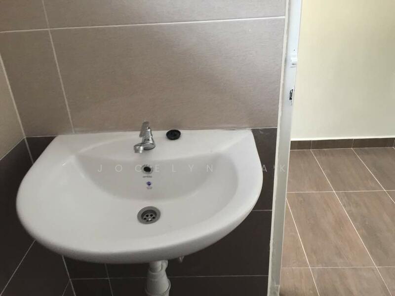 Untuk Disewa - Bangsar 2 sty house 22x75 4R+3B near Bangsar Village walking distance