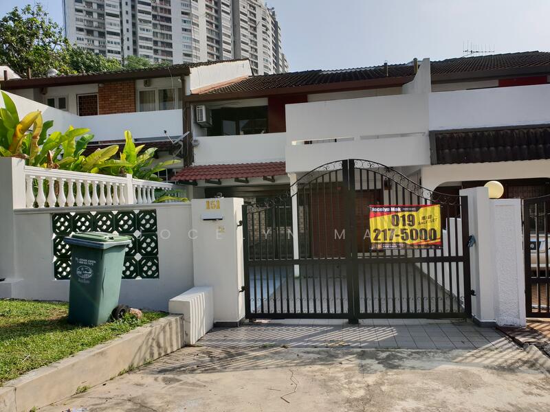 Untuk Disewa - Bangsar 2 sty house 22x75 4R+3B near Bangsar Village walking distance