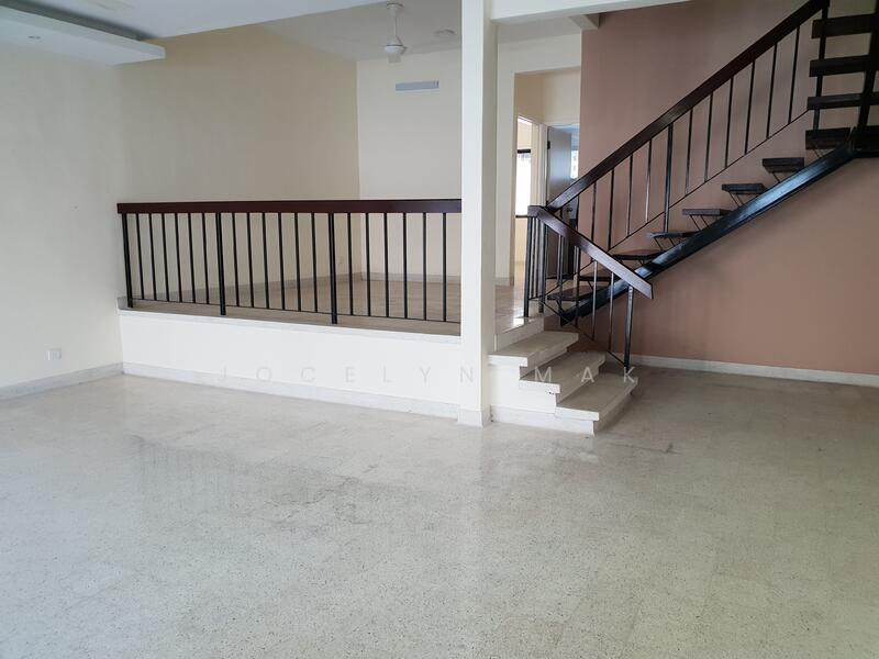Untuk Disewa - Bangsar 2 sty house 22x75 4R+3B near Bangsar Village walking distance
