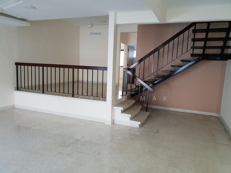 Untuk Disewa - Bangsar 2 sty house 22x75 4R+3B near Bangsar Village walking distance