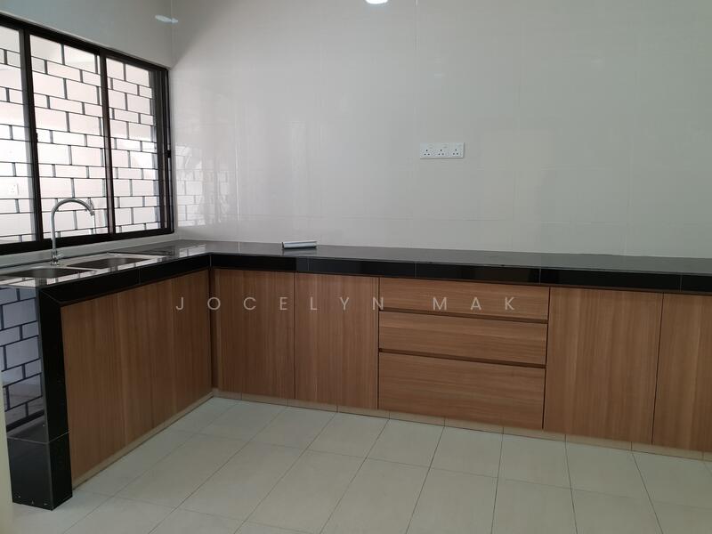 Untuk Disewa - Bangsar 2 sty house 22x75 4R+3B near Bangsar Village walking distance