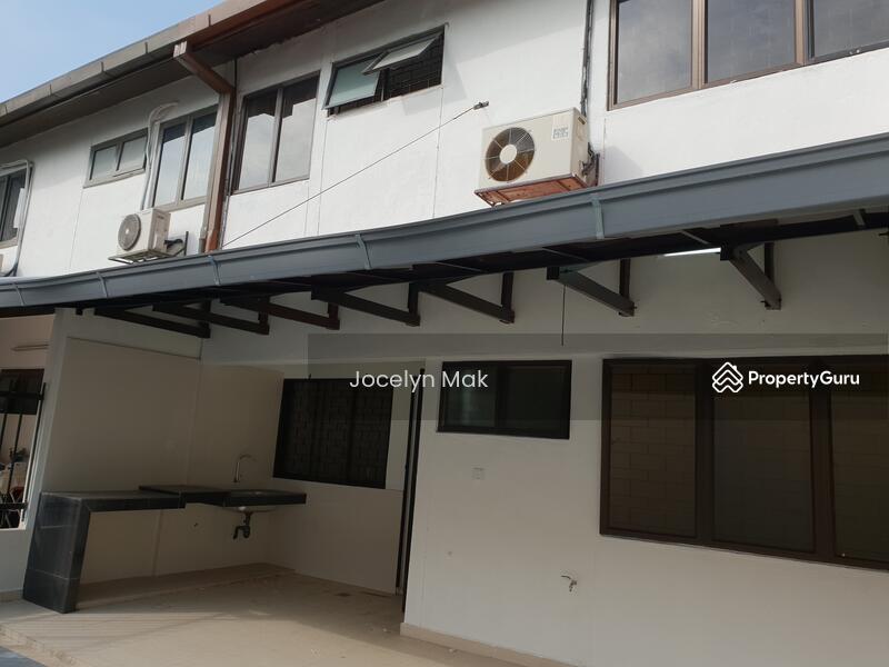 Untuk Disewa - Bangsar 2 sty house 22x75 4R+3B near Bangsar Village walking distance