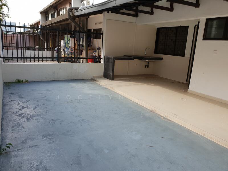 Untuk Disewa - Bangsar 2 sty house 22x75 4R+3B near Bangsar Village walking distance