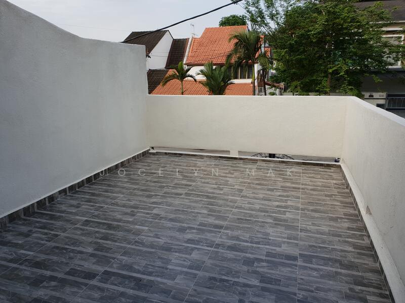 Untuk Disewa - Bangsar 2 sty house 22x75 4R+3B near Bangsar Village walking distance