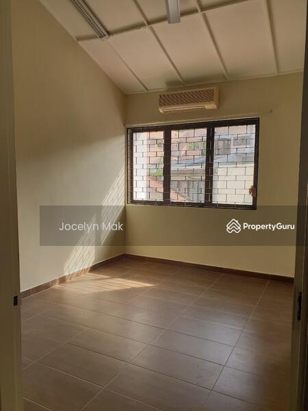 Untuk Disewa - Bangsar 2 sty house 22x75 4R+3B near Bangsar Village walking distance
