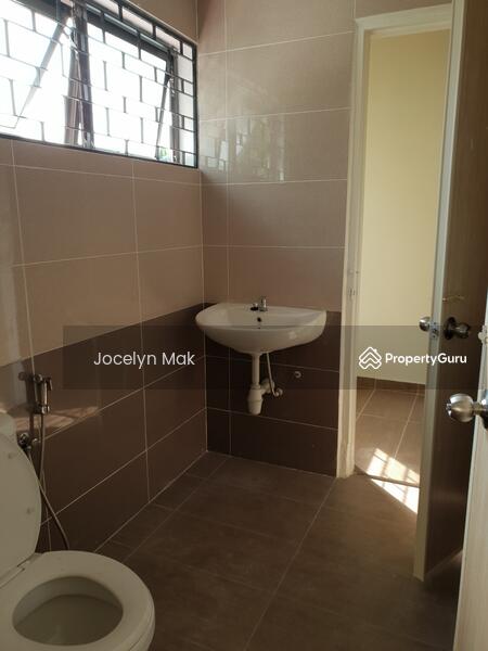 Untuk Disewa - Bangsar 2 sty house 22x75 4R+3B near Bangsar Village walking distance