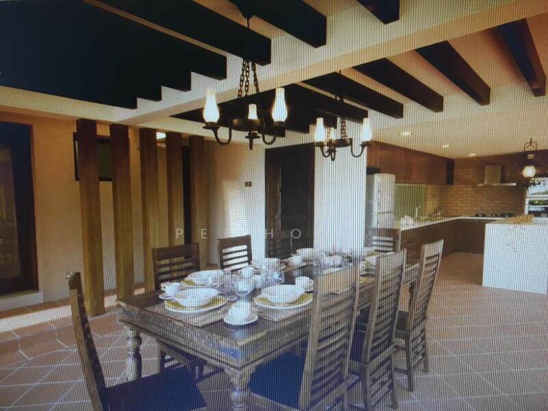 For Sale - Moonlight Bay 3 storey bungalow