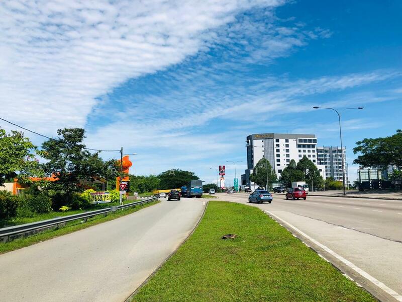 Untuk Dijual - Land for sale: Senai Commercial Land