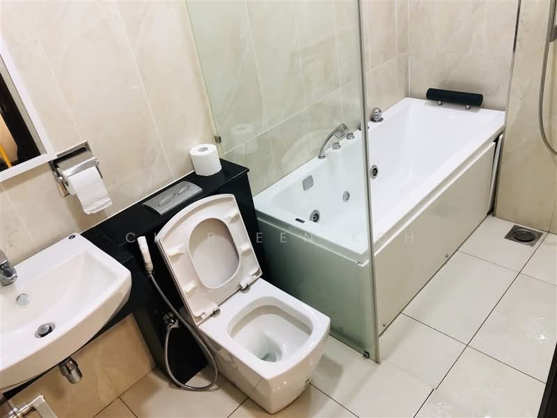 Condominium for Sale at Paragon Suites @ CIQ - Charleen Koh - Studio bathroom with jacuzzi - PropertyGuru.com.my