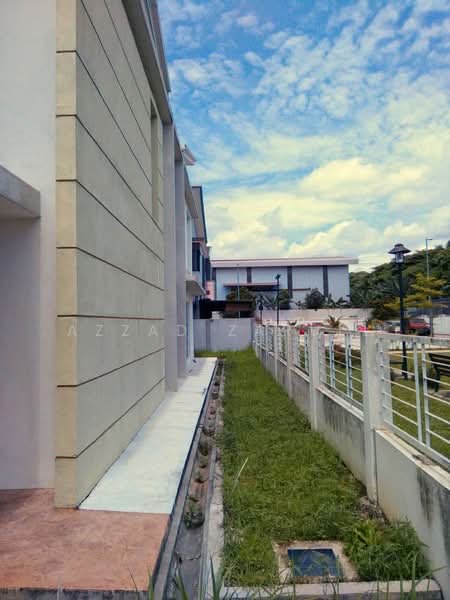 Rumah Berkembar untuk Dijual di Bukit Rahman Putra (Sungai Buloh) - Azzad Zarull - PropertyGuru.com.my