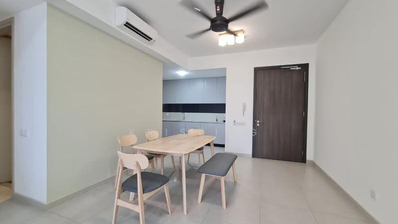Kondominium untuk Dijual di Residensi Astrea - Kristing . - Dining Room - PropertyGuru.com.my