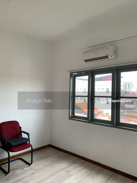 Untuk Dijual - Ujong Pasir