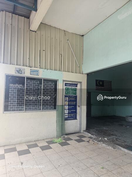 Untuk Disewa - Ground floor of3 sty shop at Halaman permai at Meru to let