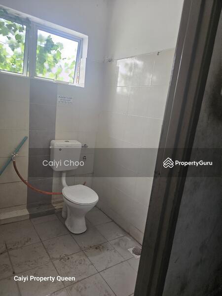 Untuk Disewa - Ground floor of3 sty shop at Halaman permai at Meru to let
