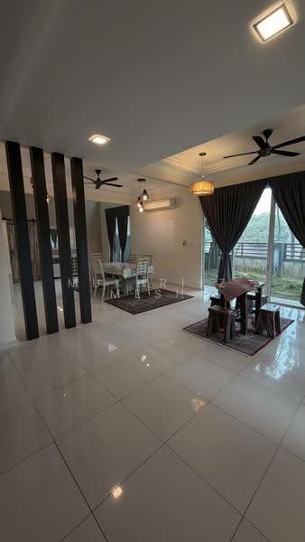 Semi-Detached House for Rent in Taman Mount Austin (Tebrau) - Mukhriez Mesh - Dining Room - PropertyGuru.com.my