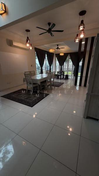 Semi-Detached House for Rent in Taman Mount Austin (Tebrau) - Mukhriez Mesh - Dining Room - PropertyGuru.com.my