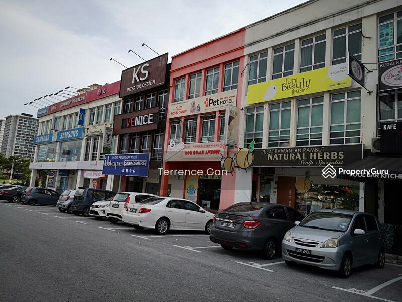 MOUNT AUSTIN JALAN MUTIARA EMAS 10/19 3 STOREY SHOP SAME ROW WITH E