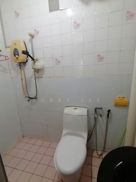 Condominium for Sale at Genting Court Condominium - Bobby Lee - Bathroom - PropertyGuru.com.my