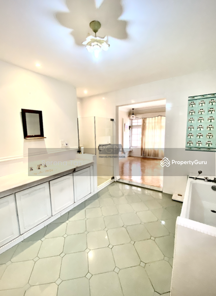 For Sale - Exclusive: Detached Residence on Jalan Pantai Molek, Tanjung Tokong, Now for Sale