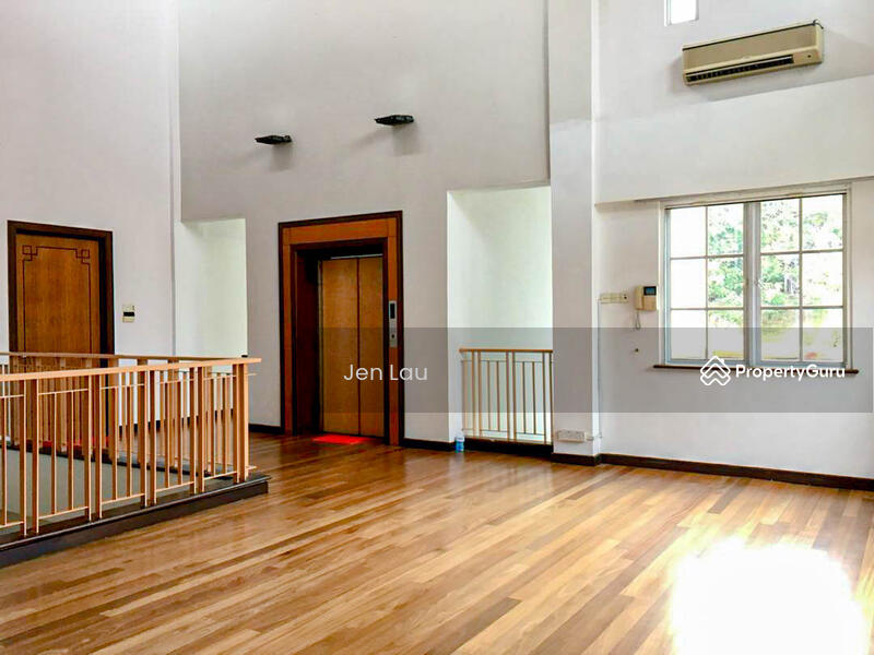 Untuk Dijual - Magnificent Bungalow With Beautiful Grand Pool And Huge Garden