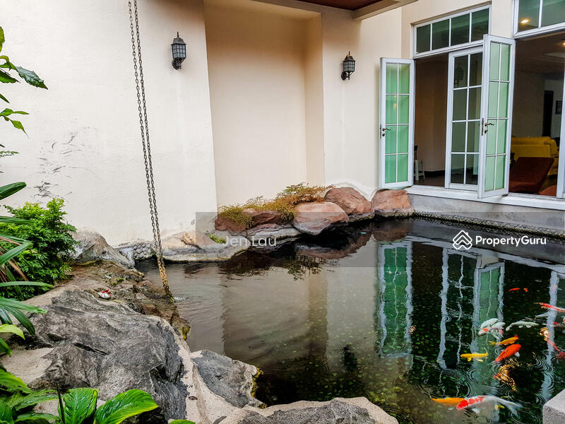 Untuk Dijual - Magnificent Bungalow With Beautiful Grand Pool And Huge Garden