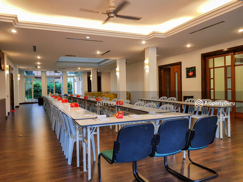 Untuk Dijual - Magnificent Bungalow With Beautiful Grand Pool And Huge Garden