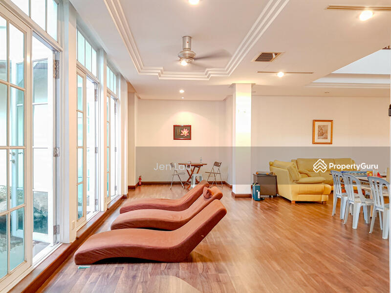 Untuk Dijual - Magnificent Bungalow With Beautiful Grand Pool And Huge Garden