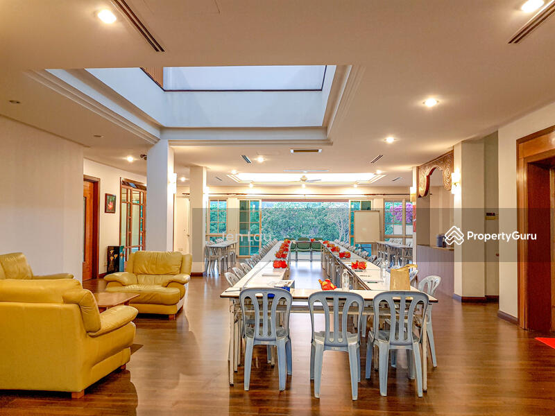 Untuk Dijual - Magnificent Bungalow With Beautiful Grand Pool And Huge Garden
